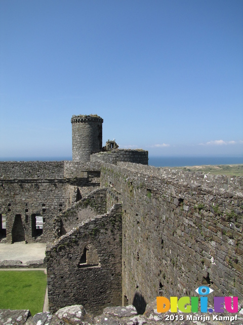 SX29130 Harlech Castle walls